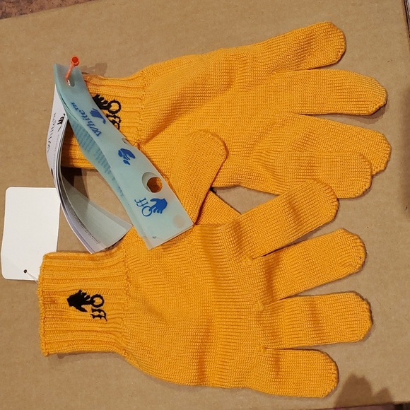 NWT $375 Off-White Hands Off knitted gloves